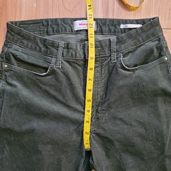 Wrangler | Women's 70s Cowgirl Flares - Picture 6 of 7